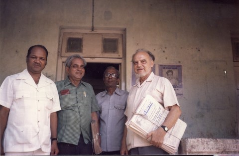 Alfred de Grazia, with Bombay journalists, 1985
