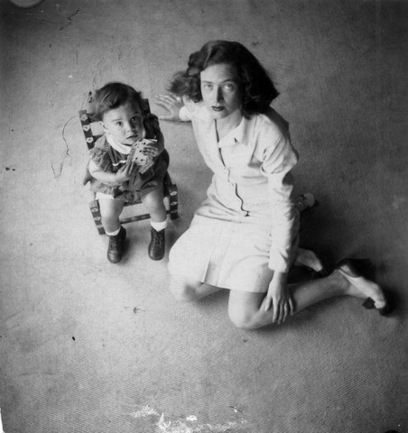 Jill Oppenheim de Grazia and Cathy 1945