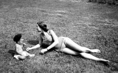 Jill Oppenheim de Grazia with Cathy 1945